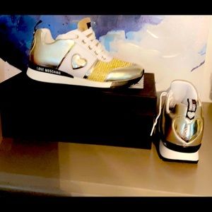 Authentic Moschino sneaker Size 6